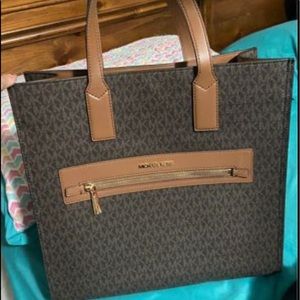 MK tote